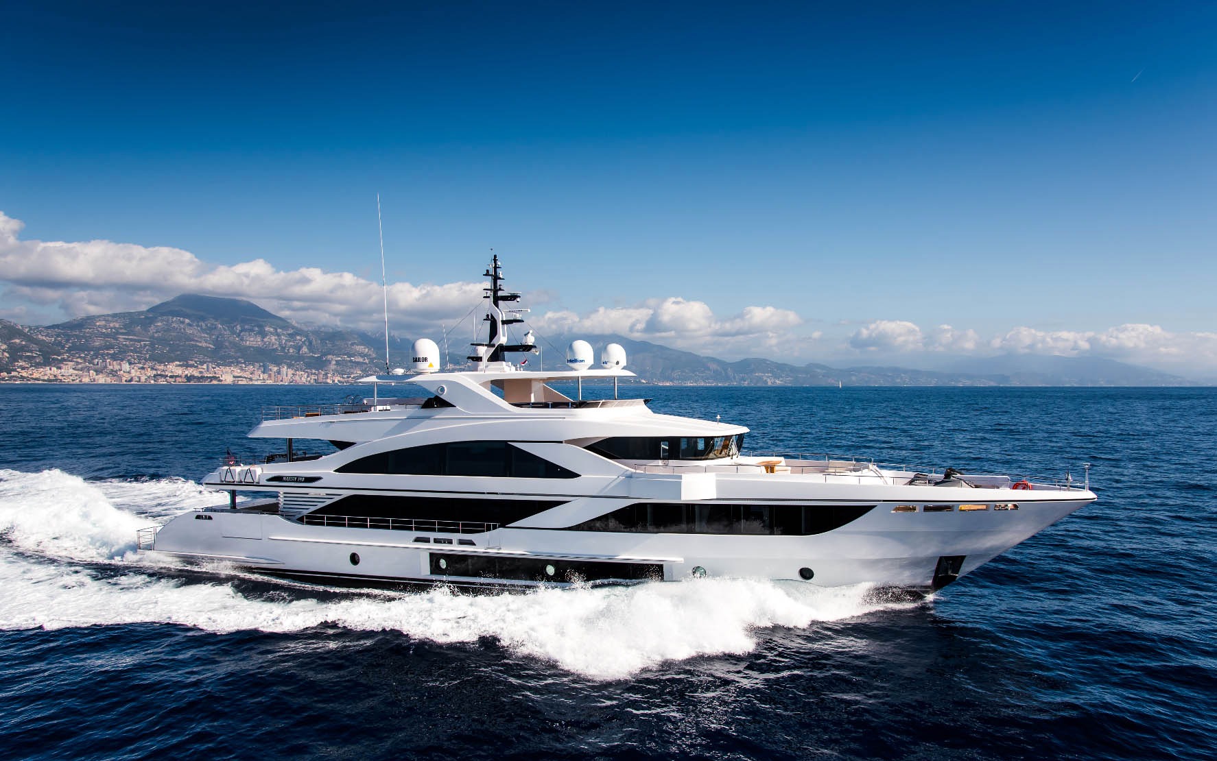 yacht manufacturers in uae